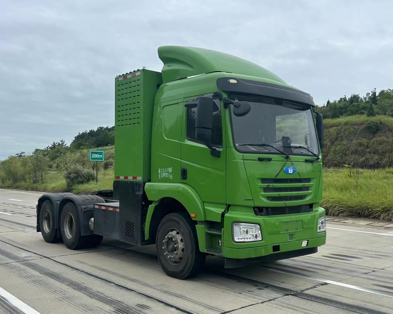 DLP4251FCEVT81H 德帅牌476马力后双桥,后八轮氢气燃料电池半挂牵引车图片