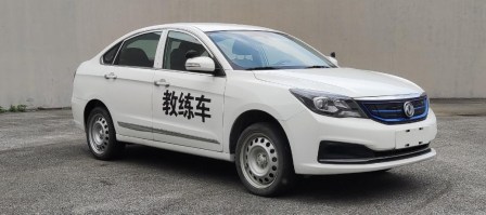 纯电动教练车