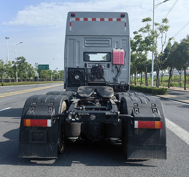 HLD4250TSE9BEV 雷驰牌335马力后双桥,后八轮纯电动换电式纯电动牵引汽车图片