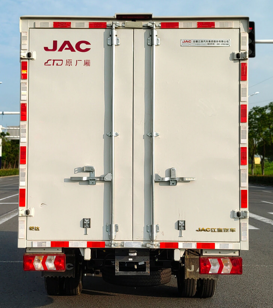 江淮牌HFC5030XXYEV11純電動(dòng)廂式運(yùn)輸車公告圖片