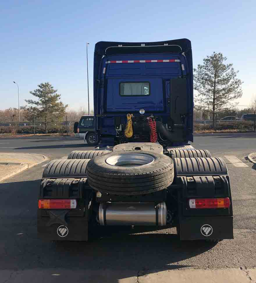 BJ4259Y6DHL-05 欧曼牌490马力后双桥,后八轮柴油国六半挂牵引车图片