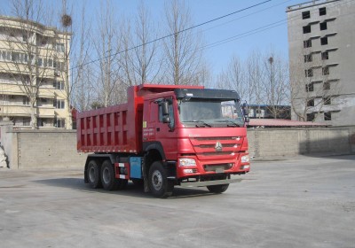 豪沃牌ZZ5257ZLJV3847F1自卸式垃圾车