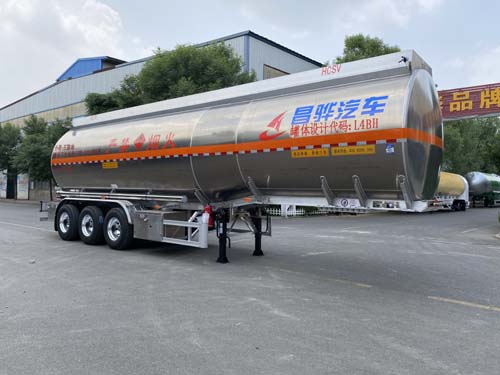 昌骅牌12米34吨3轴铝合金易燃液体罐式运输半挂车(HCH9400GRY50)