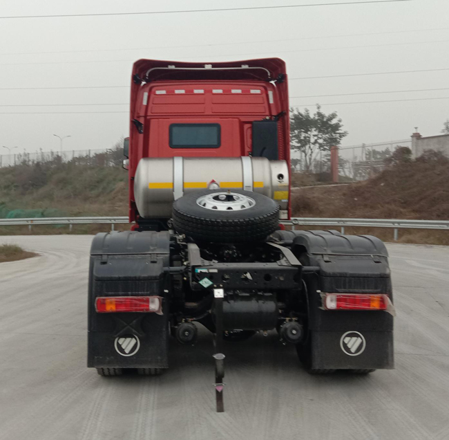 BJ4259L6DLL-08 欧曼牌530马力后双桥,后八轮LNG国六半挂牵引车图片