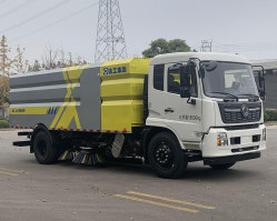 扫路车