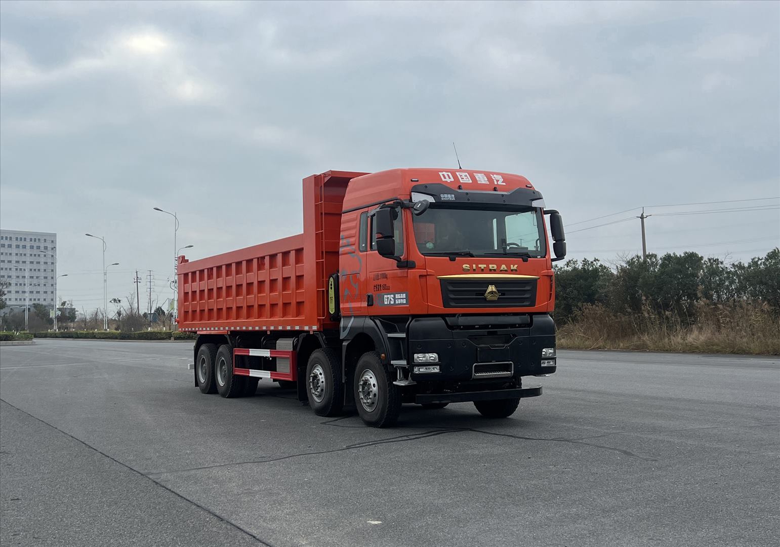 汕德卡牌 600马力 自卸汽车(ZZ3316Y446HF1)