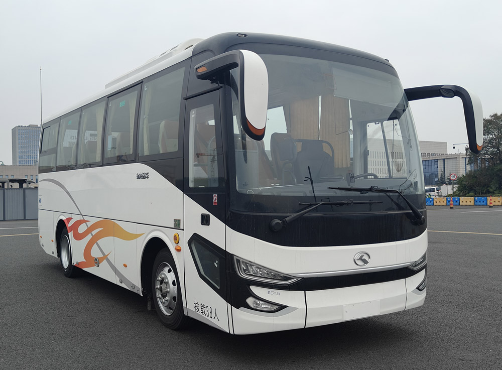 金龙牌8.2米24-38座纯电动客车(XMQ6825CYBEVL)