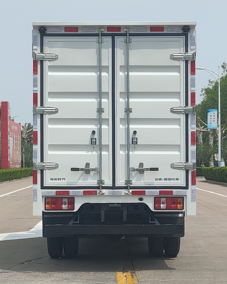 福田牌BJ5045XXY8JB5-33厢式运输车公告图片