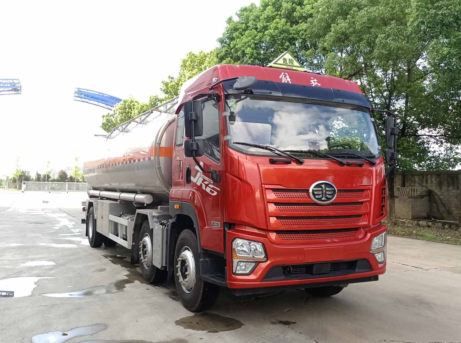 齐星牌QXC5263GRYQ6易燃液体罐式运输车