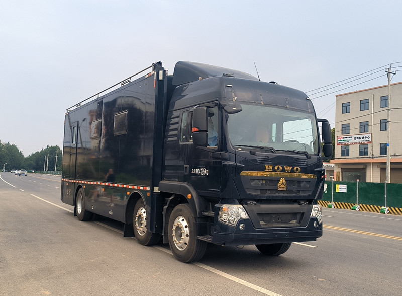 科尼乐牌KNL5140XZH指挥车