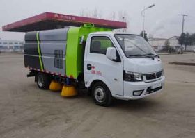 东风途逸 XZL5035TSL6扫路车