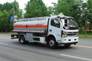 东风股份多利卡D7 QXC5120GYY运油车