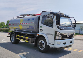 吸粪车