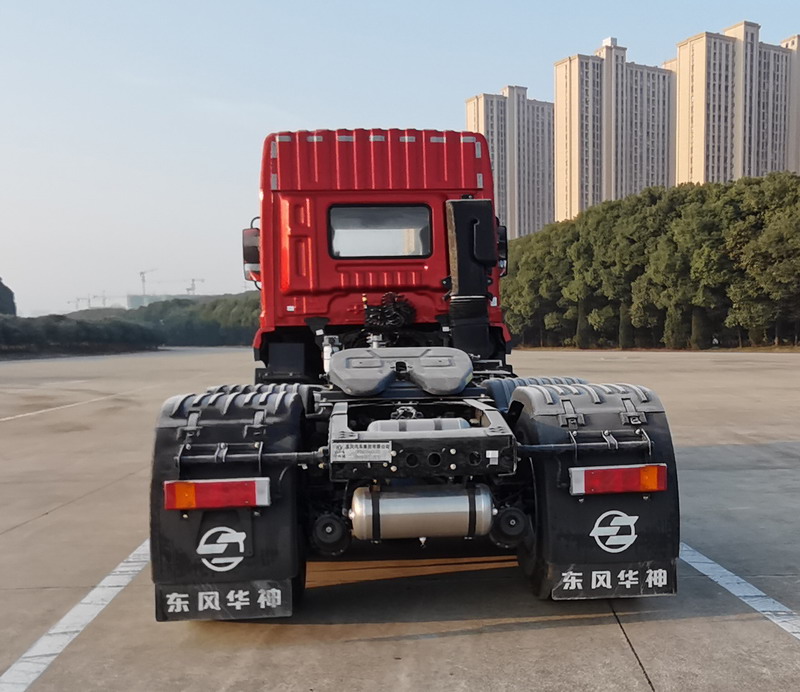 DFD4256GL6D 华神牌461马力后双桥,后八轮柴油国六半挂牵引汽车图片