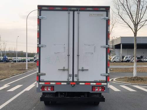 江淮牌HFC5046XXYEV1純電動(dòng)廂式運(yùn)輸車公告圖片