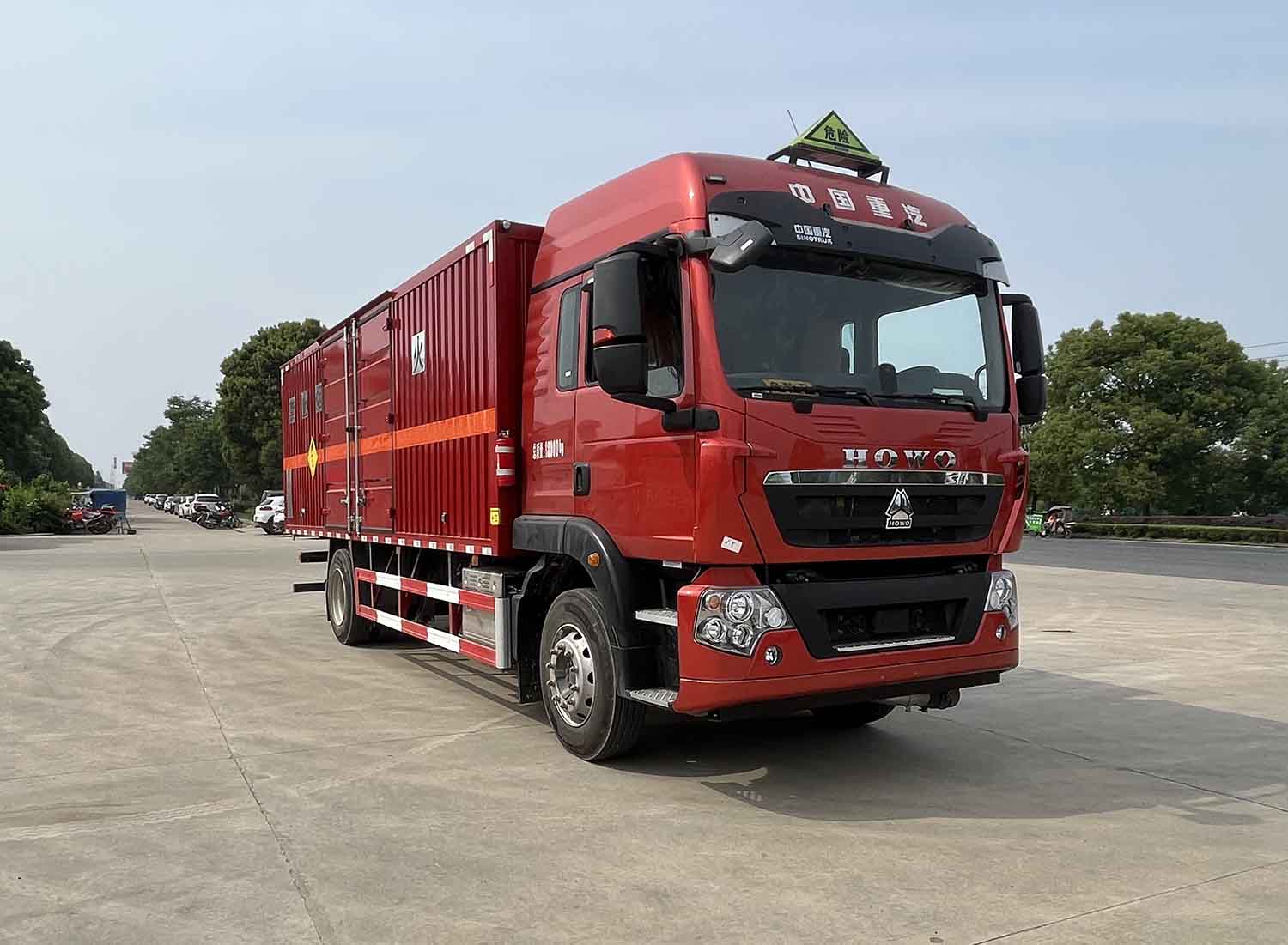 华威驰乐牌SGZ5180XYWZZ6T5氧化性物品厢式运输车公告图片