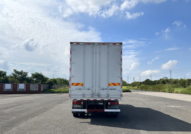 豪沃牌ZZ5257XXYV56CGF1厢式运输车公告图片