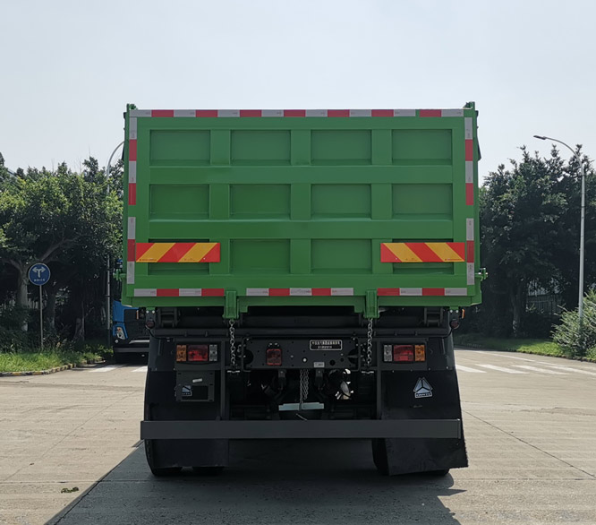 ZZ3254N46C7F11H 豪沃牌220马力前四后四(小三轴)柴油7.4米国六自卸汽车图片
