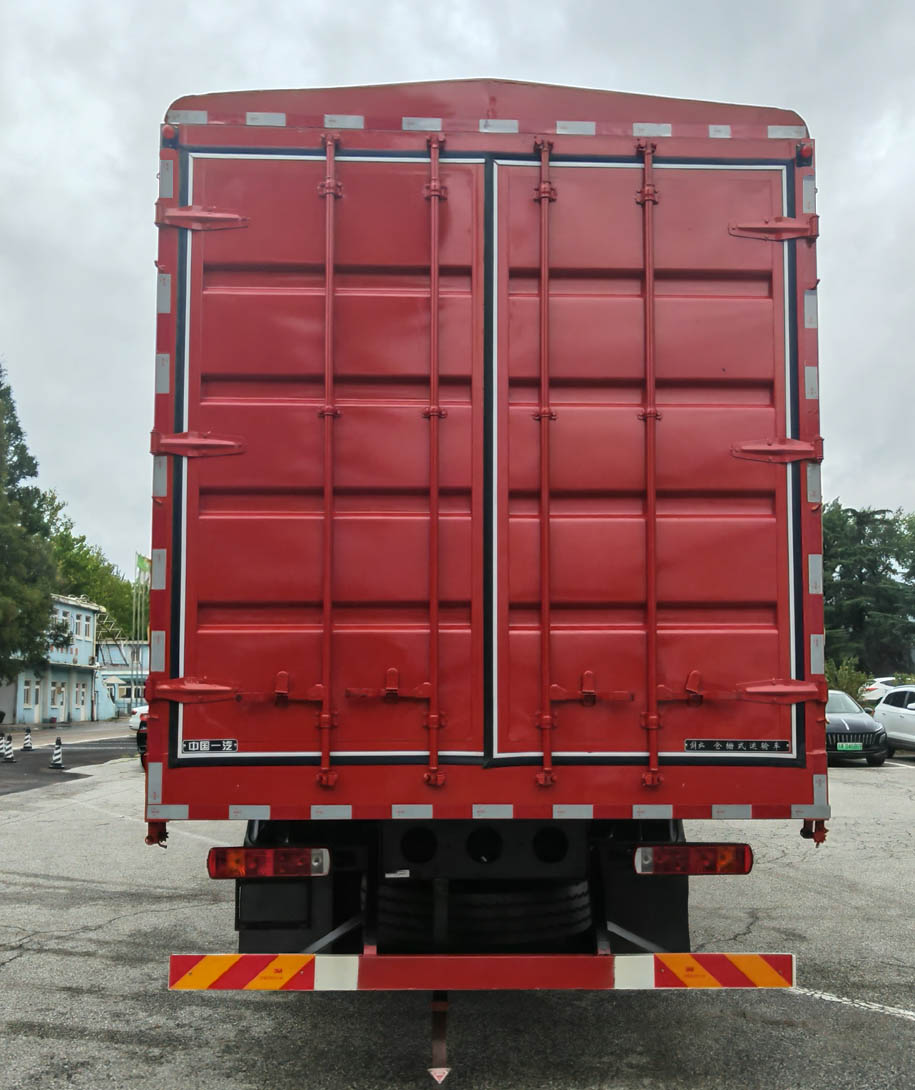 解放牌CA5311CCYP25K15L7T4NE6A80倉柵式運(yùn)輸車公告圖片