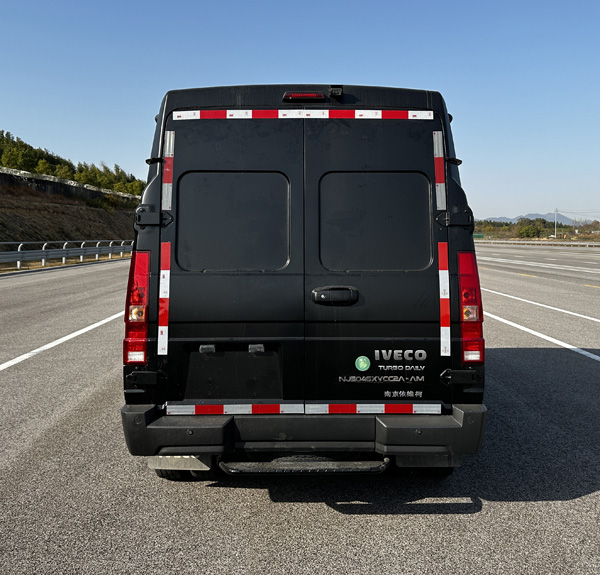 依維柯牌NJ5046XYCC2A-AM運鈔車公告圖片