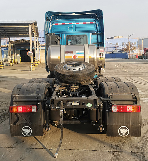 欧曼牌BJ4259L6DLL-25危险品牵引汽车公告图片