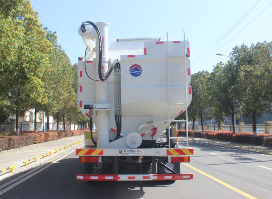 潤(rùn)知星牌SCS5255ZSLDFV6散裝飼料運(yùn)輸車(chē)公告圖片