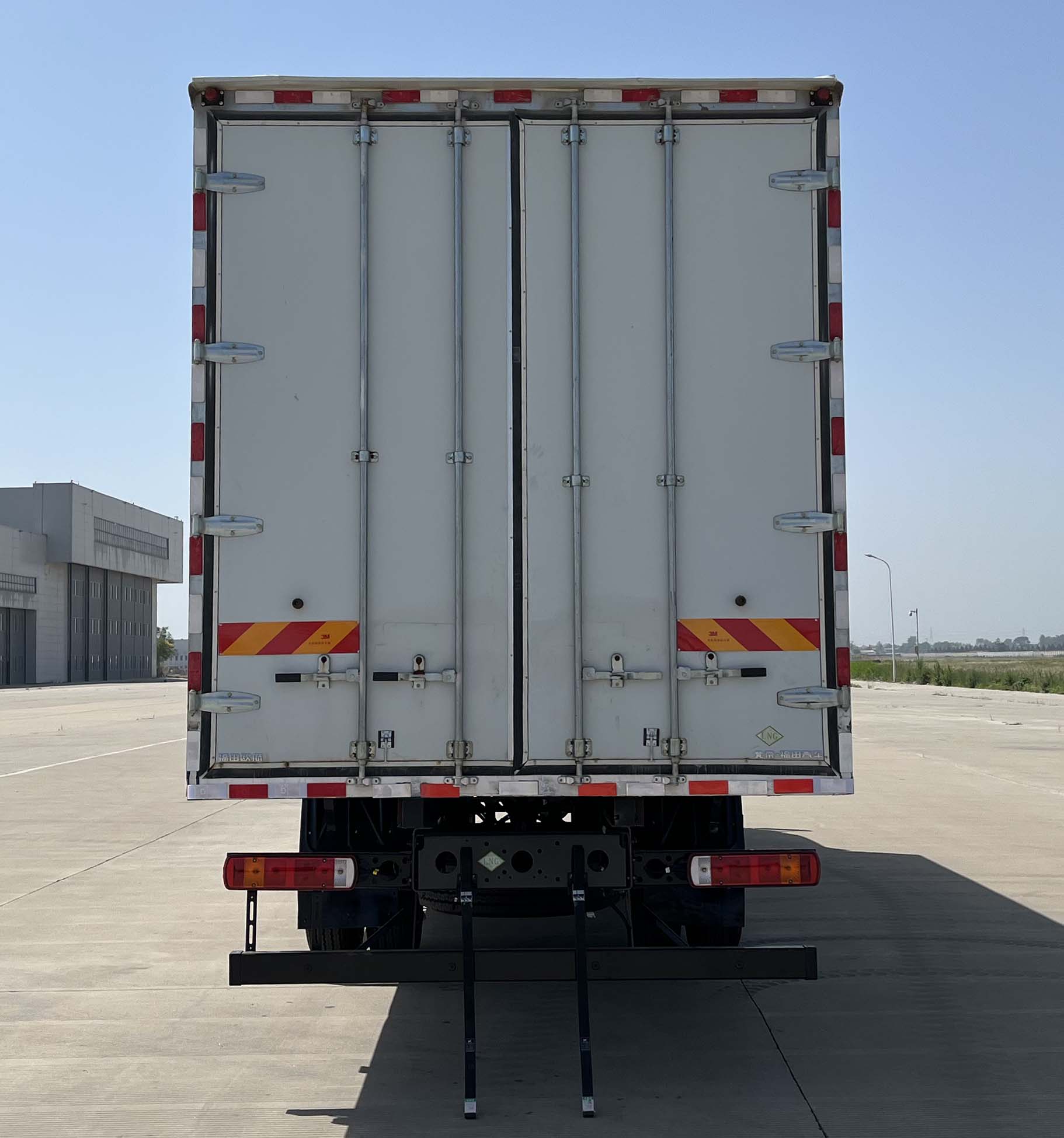 福田牌BJ5186XXY-7K廂式運(yùn)輸車(chē)公告圖片