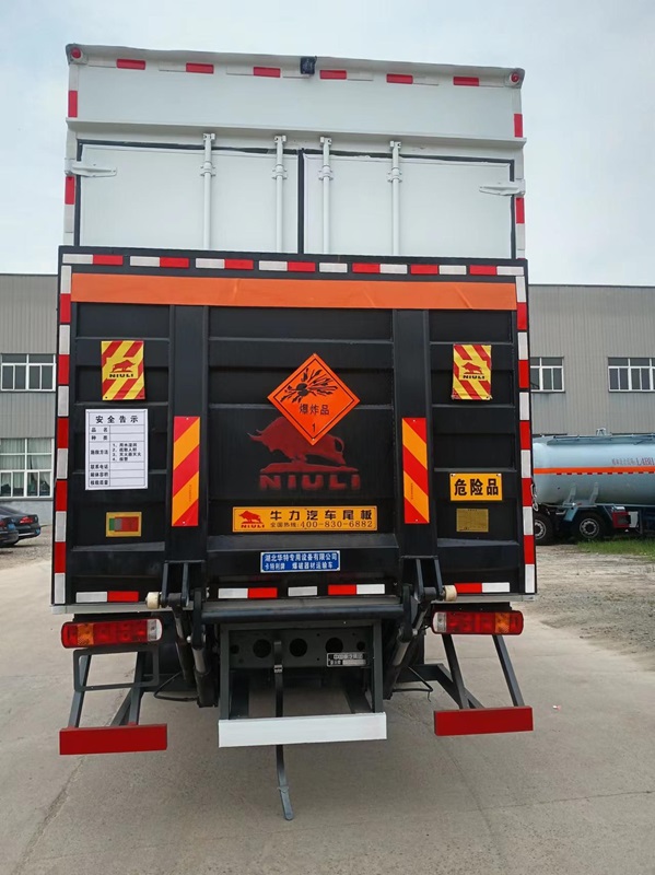 爆破器材运输车图片