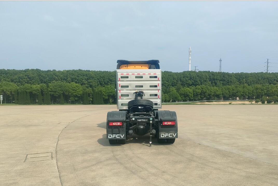 DFH4250C26 东风牌581马力后双桥,后八轮NG国六半挂牵引车图片