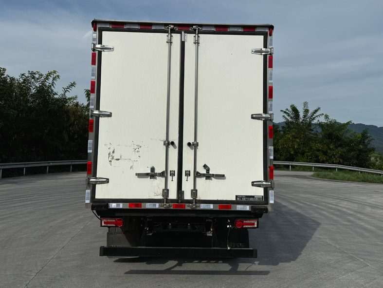 飛碟牌FD5040XLCW78BEV-1純電動(dòng)冷藏車公告圖片
