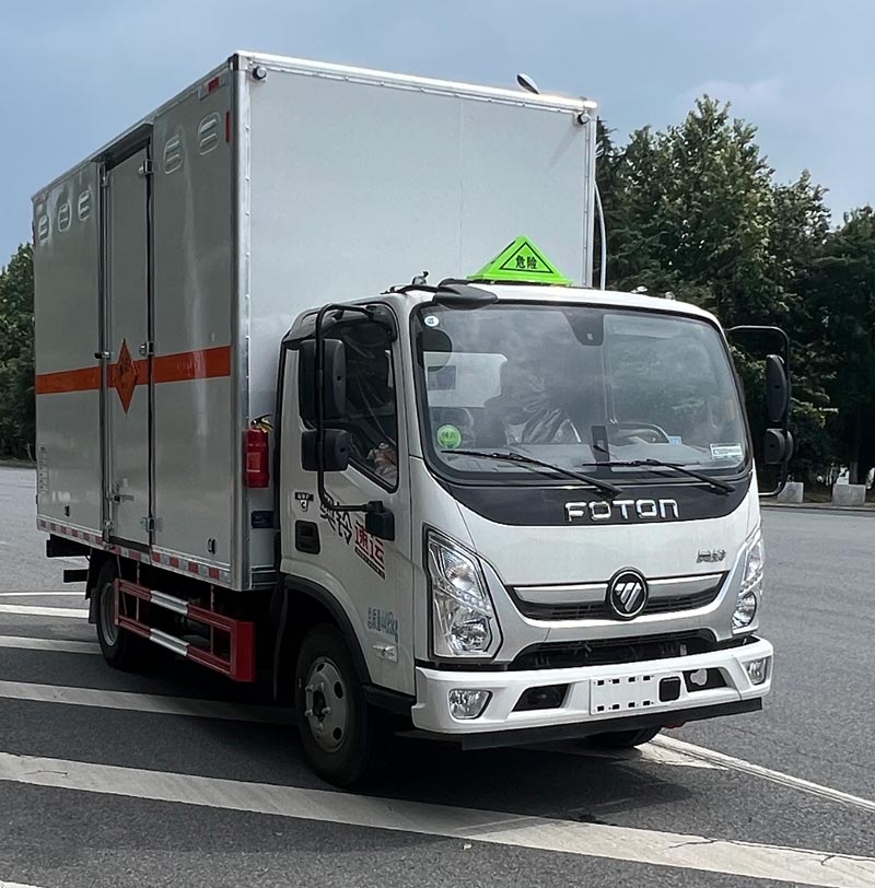 鼎宸騰興牌DCZ5045XQYBJ6爆破器材運(yùn)輸車公告圖片