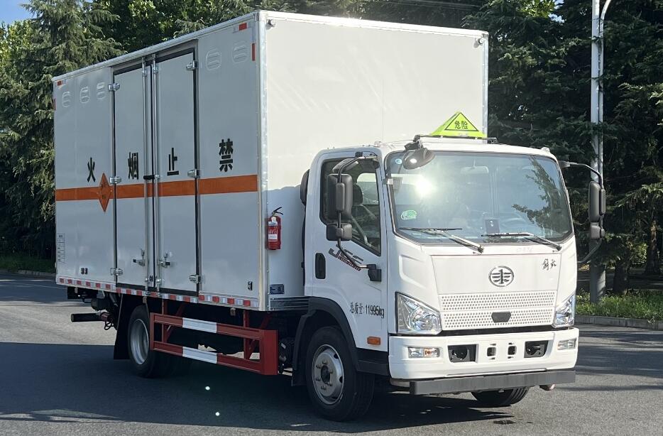 鼎宸腾兴牌DCZ5120XQYCA6爆破器材运输车公告图片
