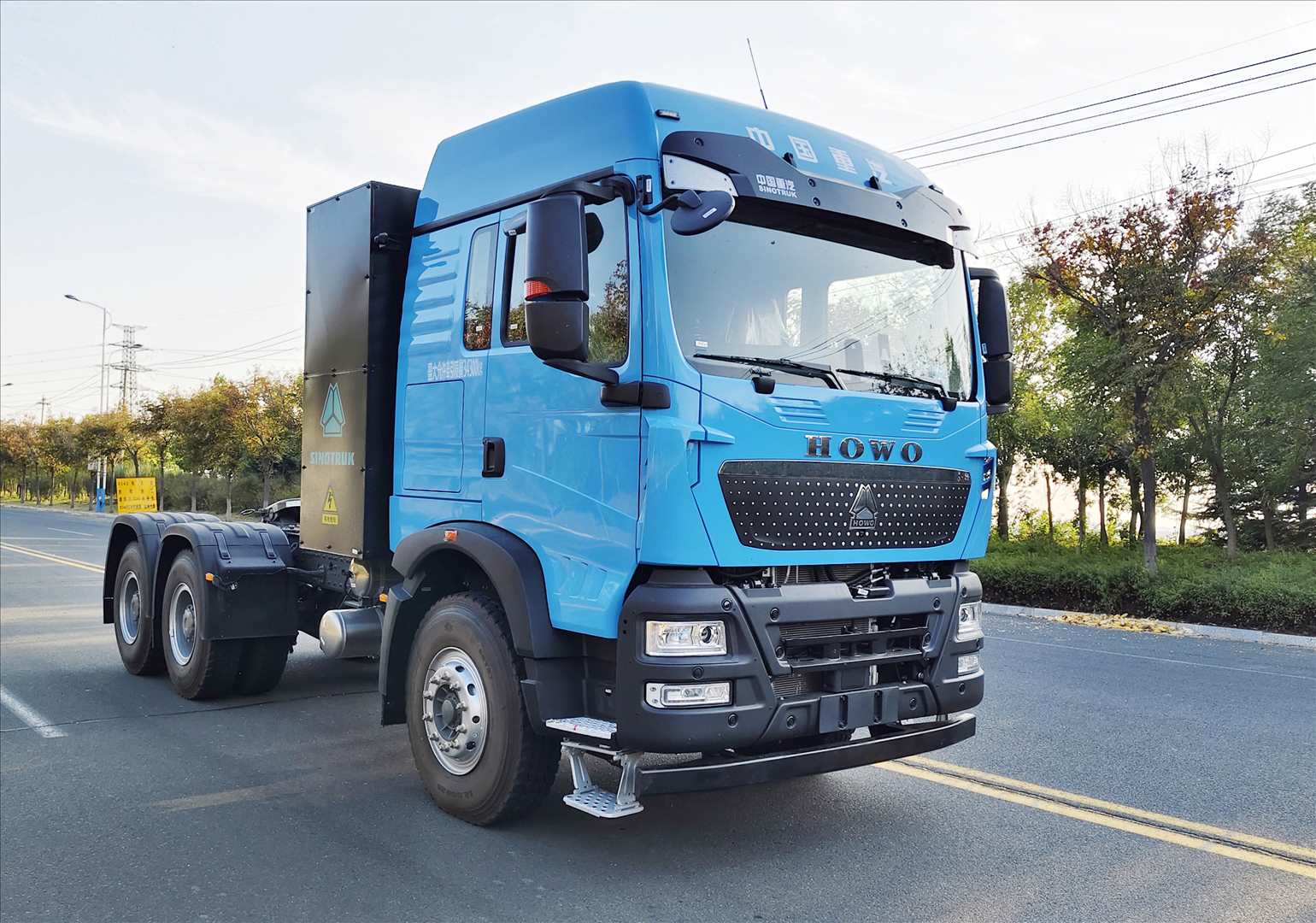 豪沃牌 666马力 纯电动牵引汽车(ZZ4257Y384GZ1HBEV60)