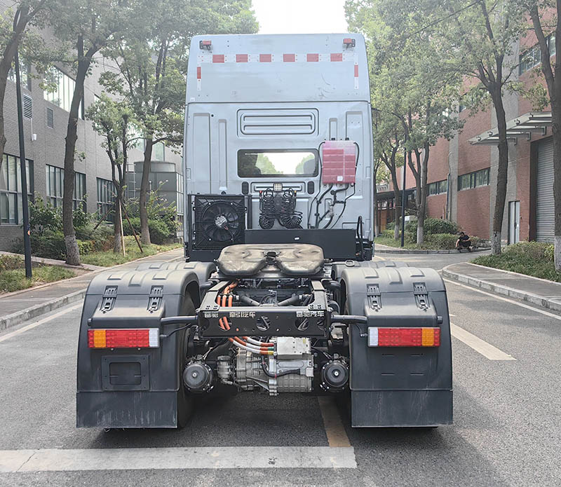 HLD4251TSE9BEV 雷驰牌335马力后双桥,后八轮纯电动纯电动牵引汽车图片