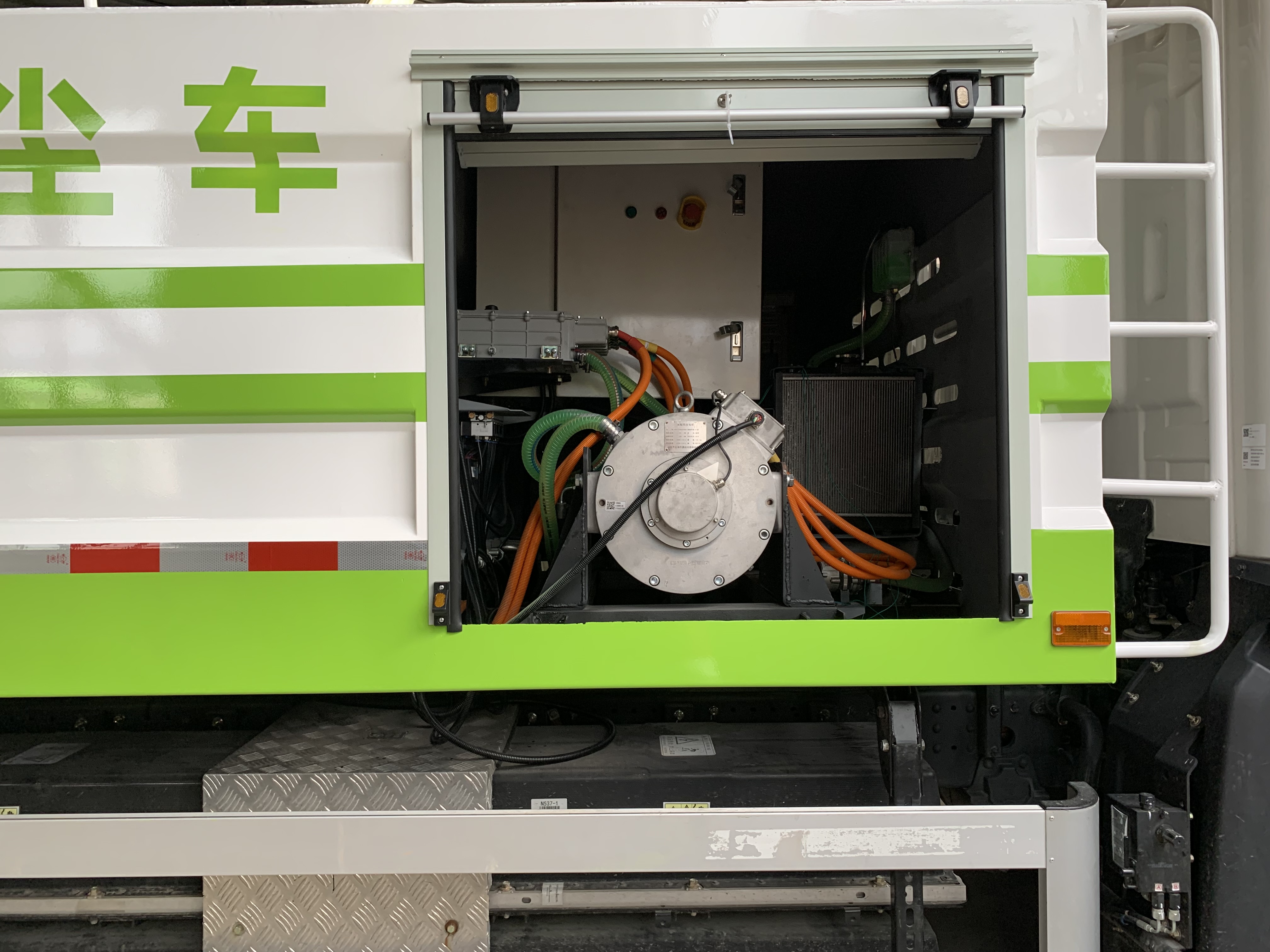 金銀湖牌WFA5183GPYEBEV純電動噴霧壓塵車公告圖片