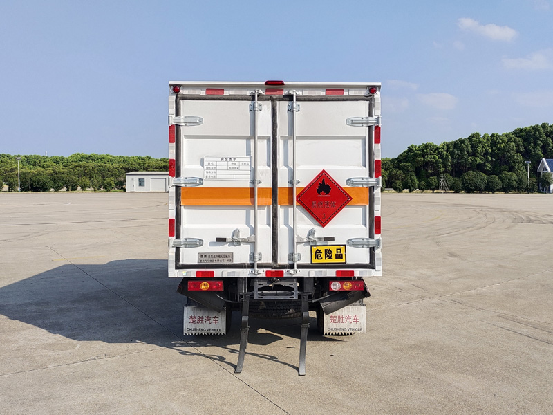 楚勝牌CSC5032XRYB6易燃液體廂式運輸車公告圖片