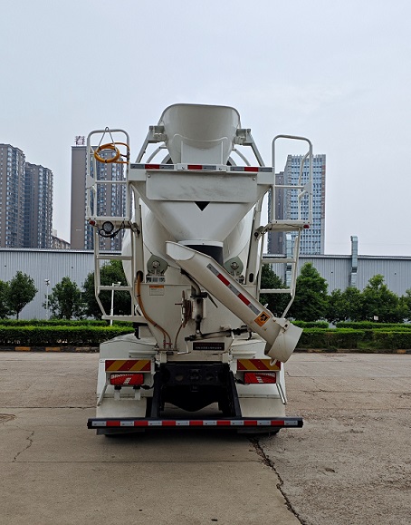比亚迪牌BYD5310GJBBEV5纯电动混凝土搅拌运输车公告图片