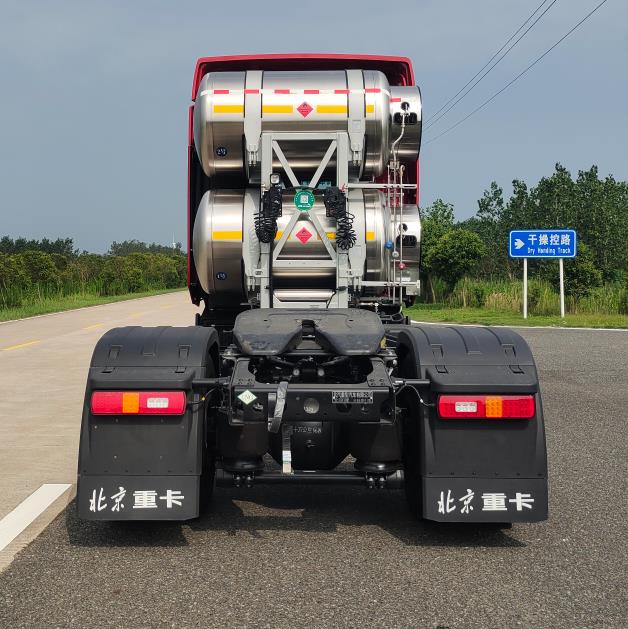 BJ4180G6AP-1 北京牌581马力单桥LNG国六半挂牵引车图片