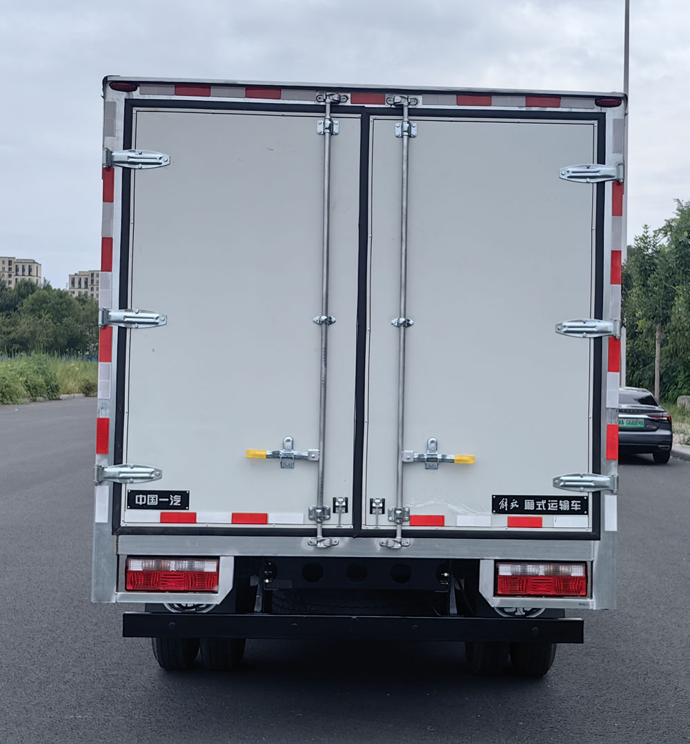 解放牌CA5070XXYP40K51L2E6PHEVA84插電式混合動(dòng)力廂式運(yùn)輸車公告圖片