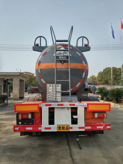东驹牌LDW9400GFW腐蚀性物品罐式运输半挂车公告图片