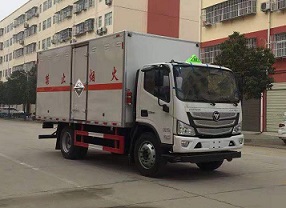 程力威牌CLW5120XFWB6腐蚀性物品厢式运输车