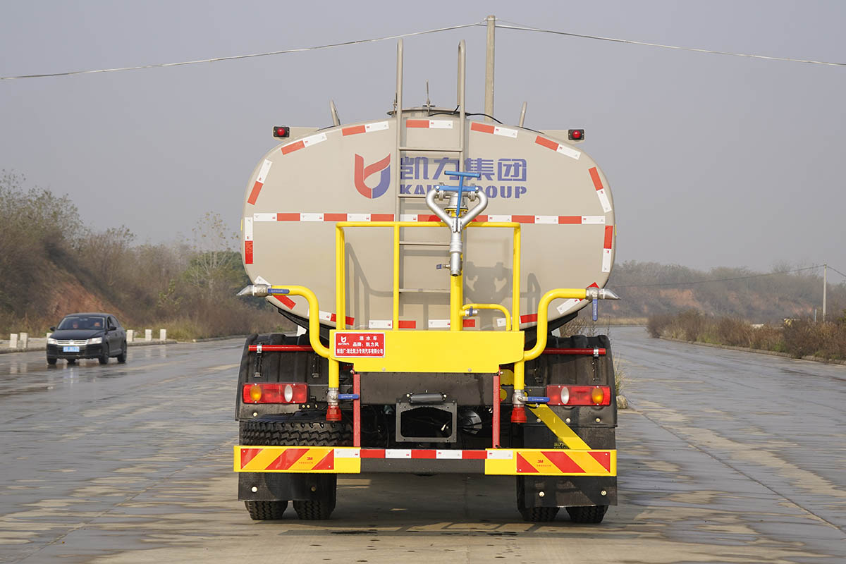 东风天锦VR KLF5182GSSD6洒水车公告图片