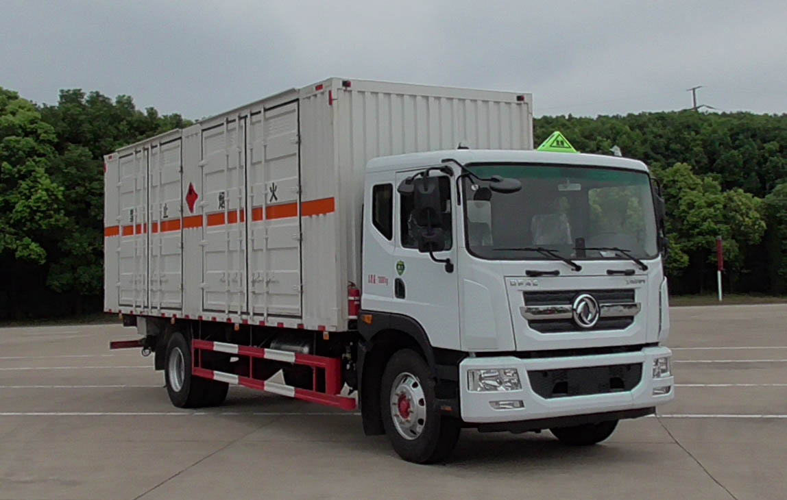 豐霸牌STD5185XRQEQ6易燃?xì)怏w廂式運(yùn)輸車公告圖片