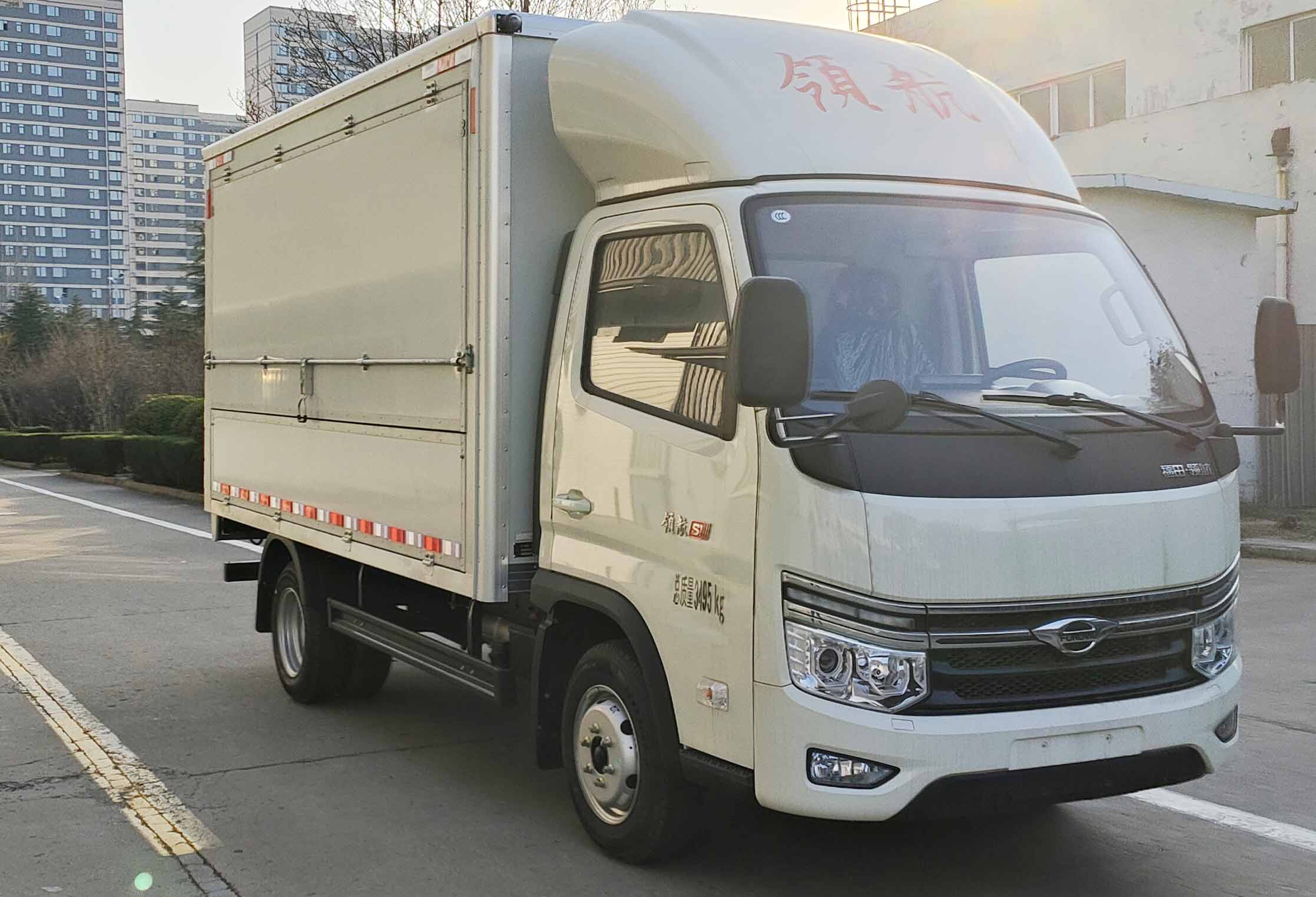 福田牌BJ5035XYK5JV7-12翼开启厢式车