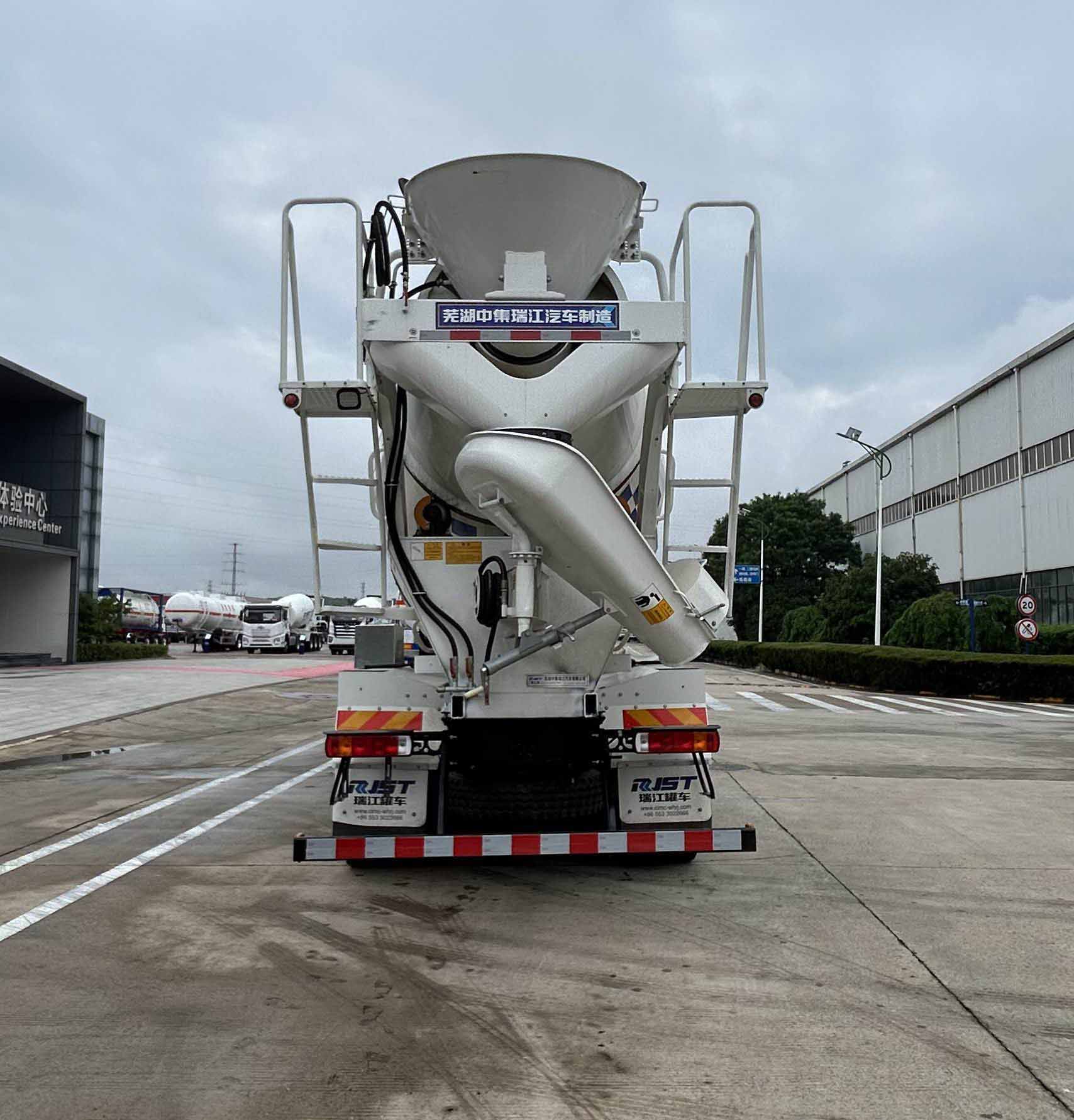 瑞江牌WL5310GJBBJDTBEV純電動(dòng)混凝土攪拌運(yùn)輸車公告圖片