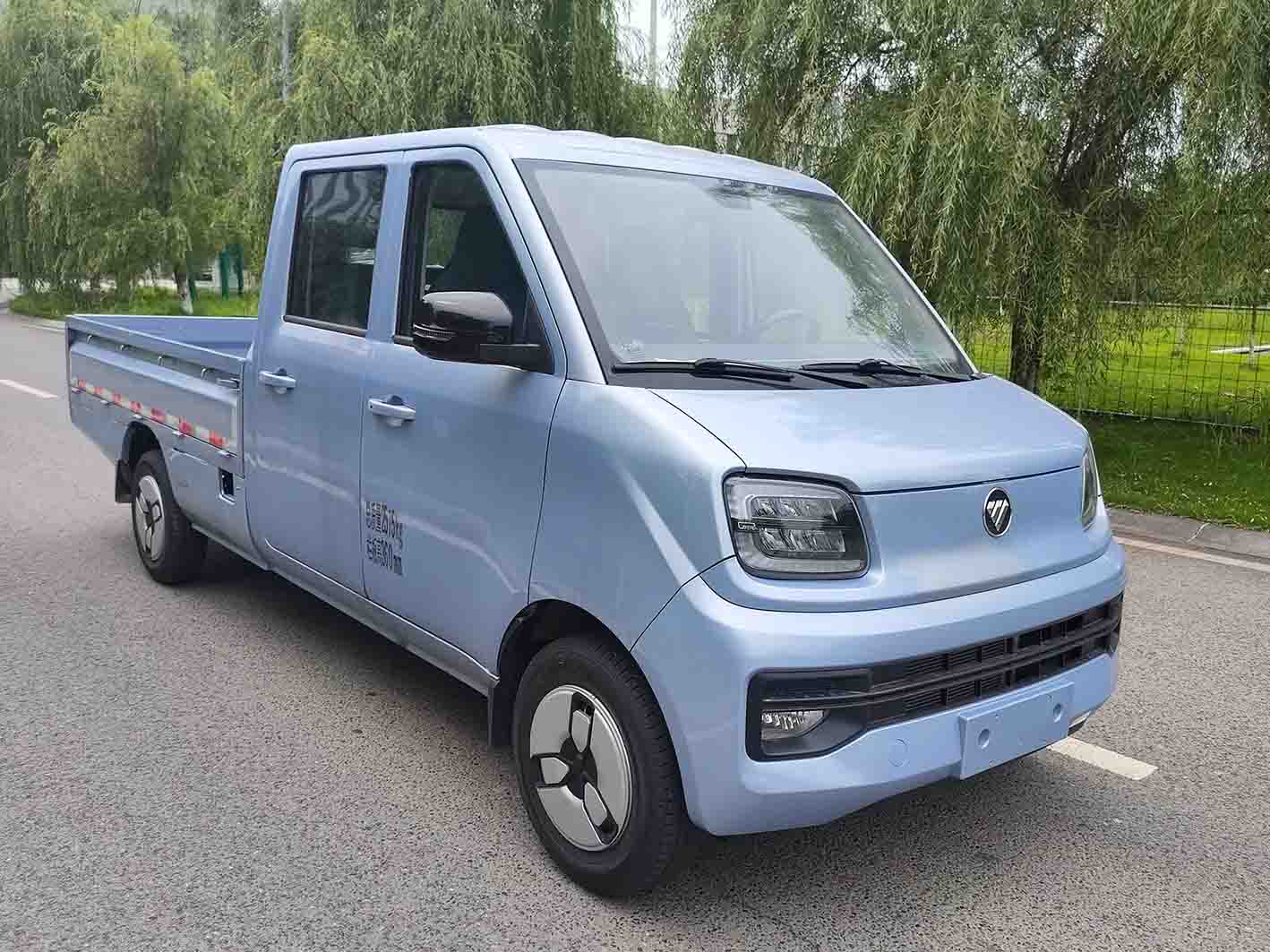 福田牌 120马力 载货汽车(BJ1030V3AV6-74)