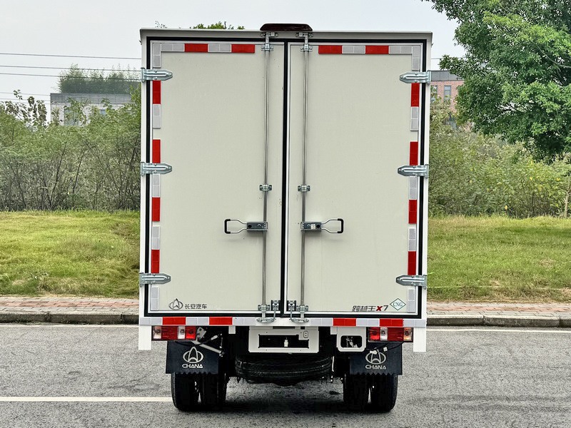 長(zhǎng)安牌CKS5032XXYX7RD6B3NG廂式運(yùn)輸車公告圖片