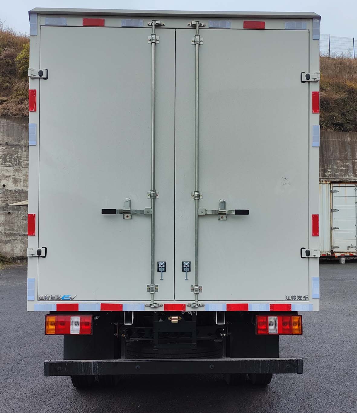 江鈴牌JX5041XXYTG2SHEV插電式增程混合動(dòng)力廂式運(yùn)輸車公告圖片