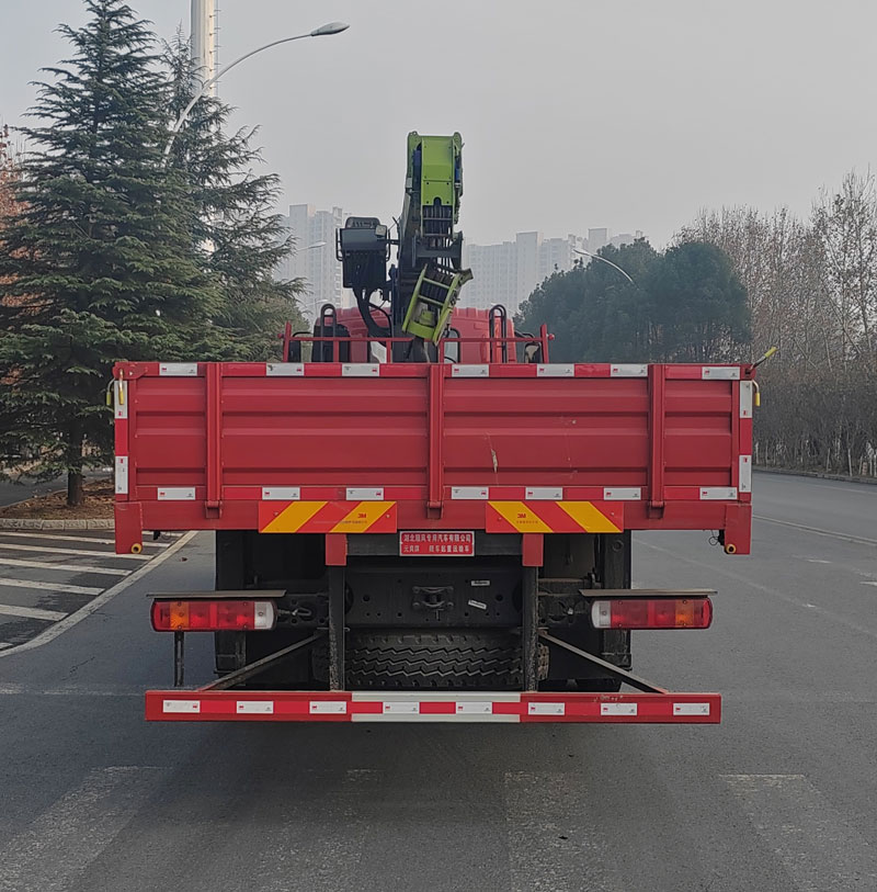 元爽牌SFZ5250JSQBJ6隨車(chē)起重運(yùn)輸車(chē)公告圖片