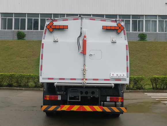 福龍馬牌FLM5181TXCYJ6吸塵車公告圖片